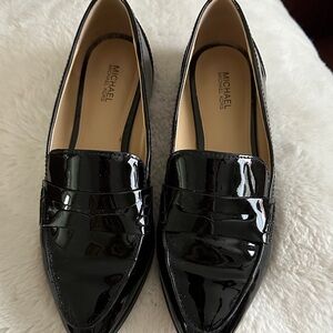 Michael KORS Connor patent loafer. Size 8.